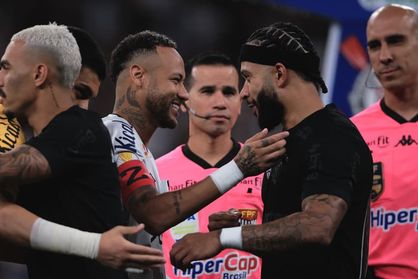 Duelo de camisa 10: Neymar e Memphis vão se reencontrar na semifinal do Campeonato Paulista. (Foto: Ettore Chiereguini/AGIF)