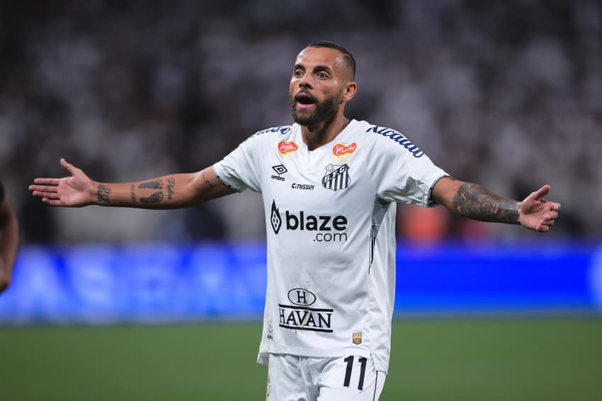 Guilherme é o artilheiro do Campeonato Paulista com 10 gols. (Foto: Ettore Chiereguini/AGIF)