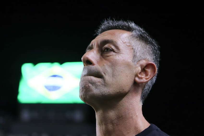 O técnico Pedro Caixinha  ganhou mais opções no time do Santos na reta final do Campeonato Paulista. (Foto: Reinaldo Campos/AGIF)