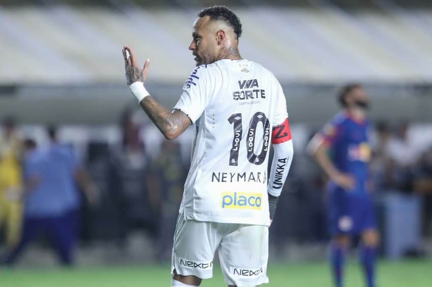 Se for convocado para as Eliminatórias, Neymar pode atuar em cinco jogos pelo Santos e Seleção no mês de março. (Foto: Reinaldo Campos/AGIF)