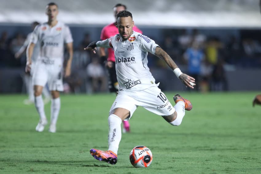 Neymar foi o protagonista da vitória do Santos diante do Red Bull Bragantino pelo Paulistão. (Foto: Reinaldo Campos/AGIF)