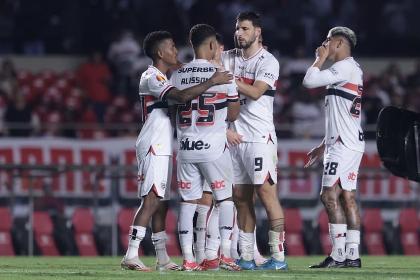 Jogadores do São Paulo comemoram com mais de 50 mil torcedores o gol da classificação para a semi do Paulistão. (Foto: Marcello Zambrana/AGIF)