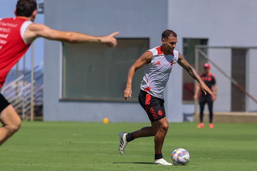 Alan Patrick no treino do Internacional. Foto: Divulgação/Ricardo Duarte/SC Internacional