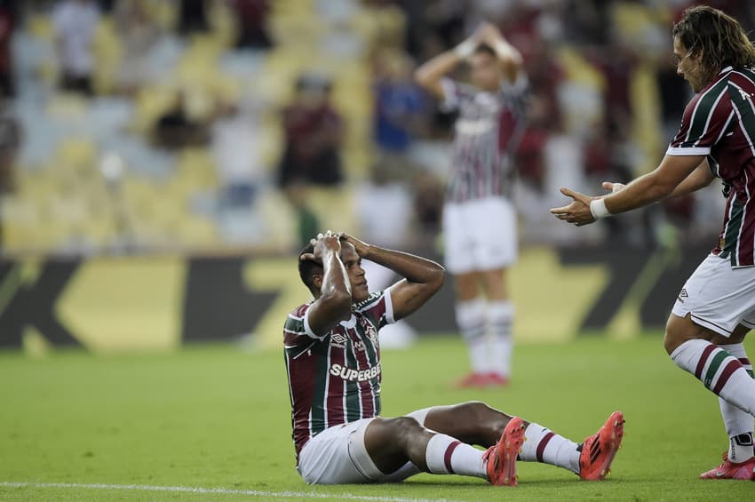 Arias lamenta chance desperdiçada pelo Fluminense contra o Flamengo, no Campeonato Carioca