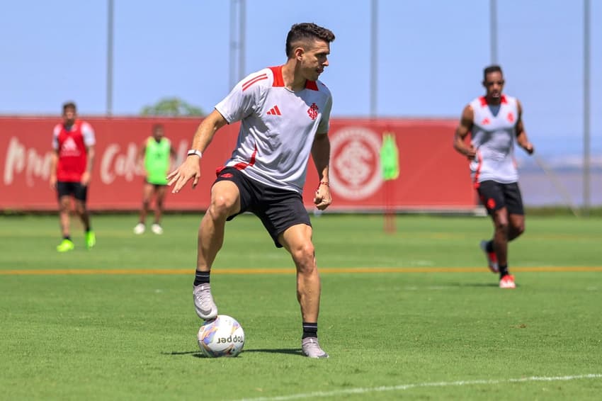 Rafael Borré no treino do Internacional. Foto: Divulgação/Ricardo Duarte/SC Internacional