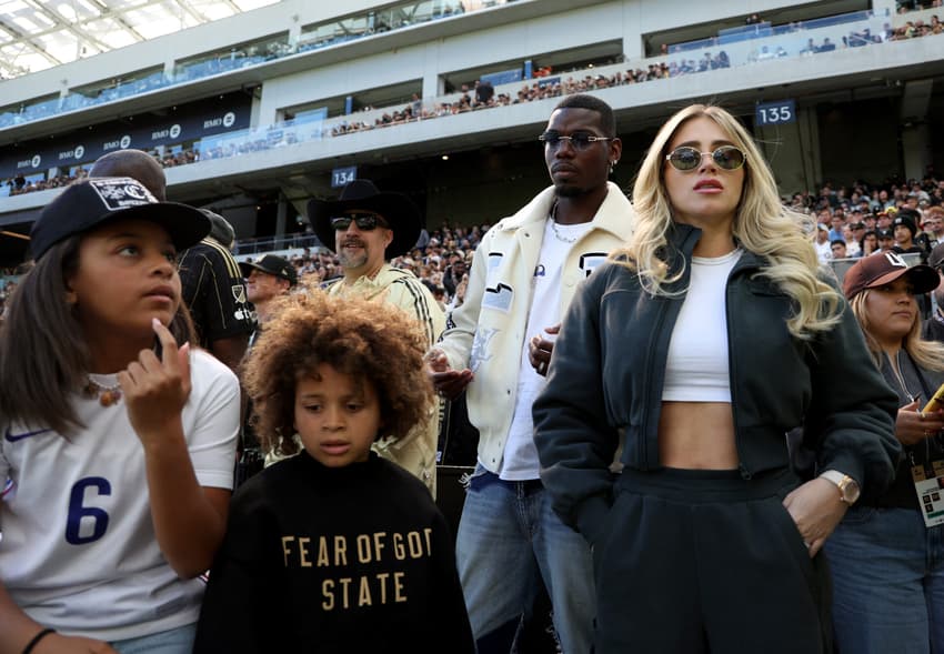 Cliente de Rafaela Pimenta, Pogba acompanha jogo do LAFC, pela MLS