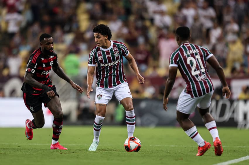 Fuentes em ação pelo Fluminense contra o Flamengo na final do Campeonato Carioca