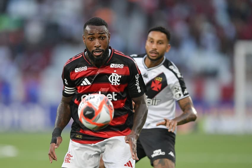 Gérson em Vasco x Flamengo (Foto: Thiago Ribeiro/AGIF)