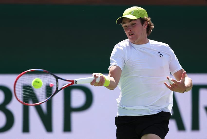 João Fonseca derrota Jacob Fearnley em Indian Wells. (foto: CLIVE BRUNSKILL / GETTY IMAGES)