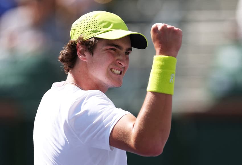 João Fonseca derrota Jacob Fearnley em Indian Wells. (foto: CLIVE BRUNSKILL / AFP)