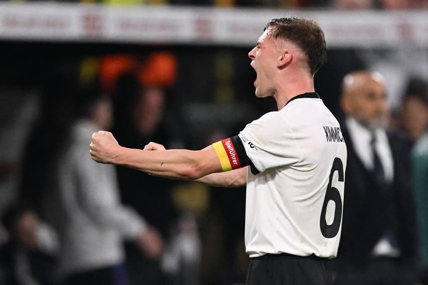 Joshua Kimmich comemora vitória da Alemanha diante da Itália na Liga das Nações