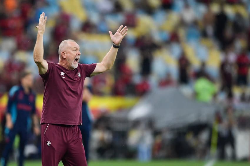 Mano Menezes durante clássico entre Fluminense e Flamengo, pela final do Carioca