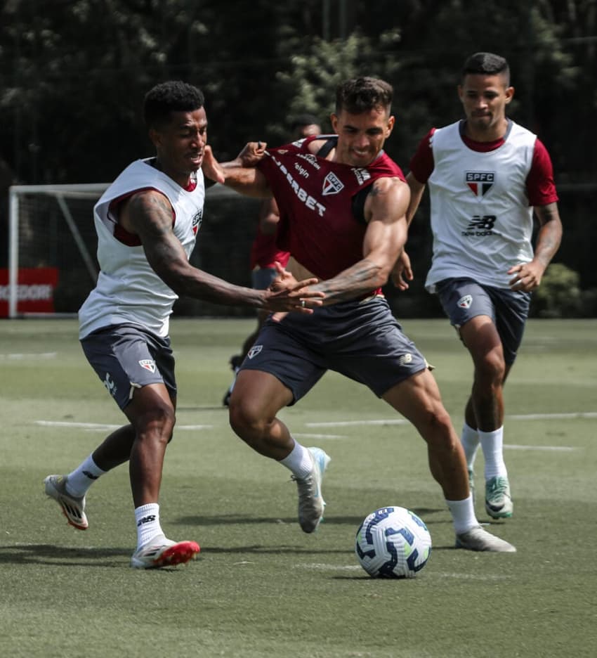 São Paulo treinando no CT da Barra Funda