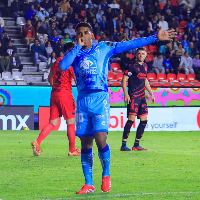 John Kennedy, emprestado pelo Fluminense ao Pachuca. (Foto: Reprodução/Pachuca)