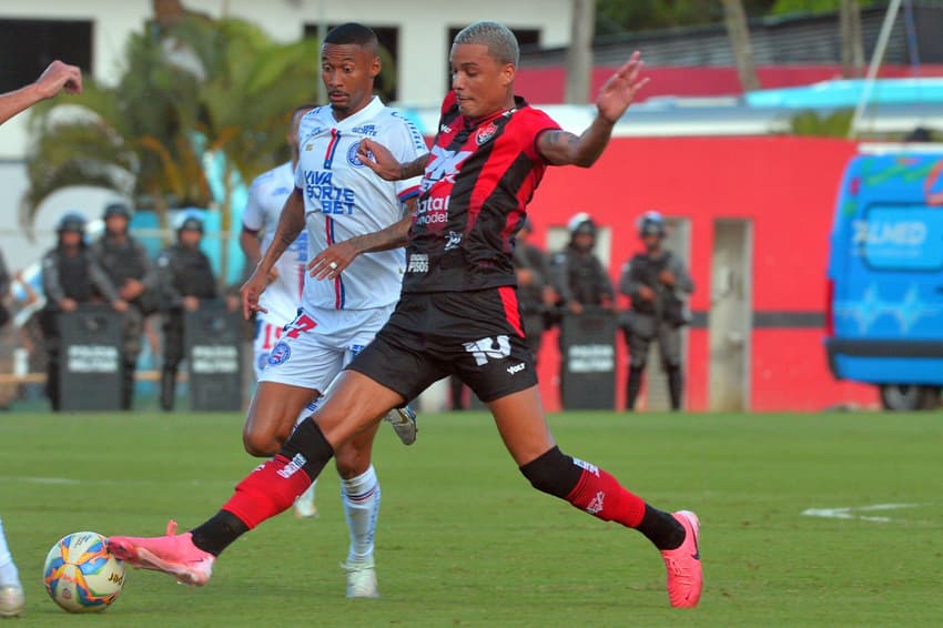 Janderson em Vitória x Bahia  (foto: Walmir Cirne/AGIF)