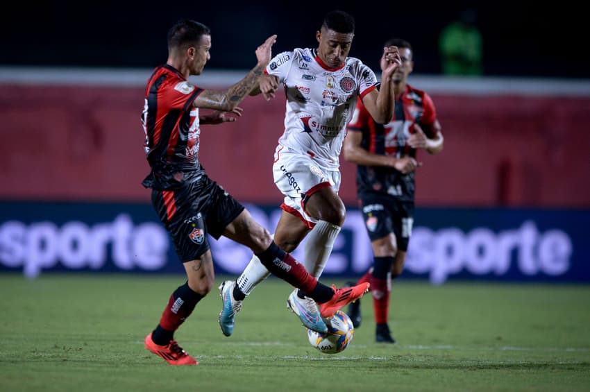 Vitória x Atlético-BA no Barradão. (foto: Jhony Pinho/AGIF)