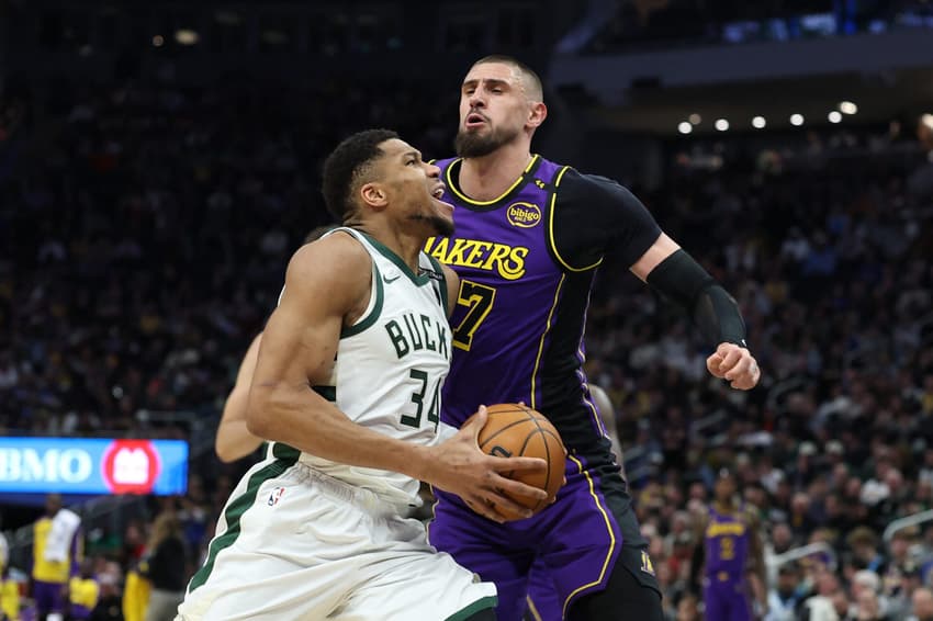 Los Angeles Lakers v Milwaukee Bucks - Alex Len x Giannis Antetokounmpo