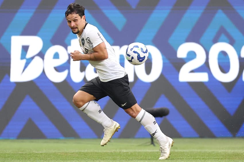 Artur, atacante do Botafogo