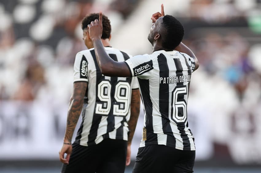 Patrick de Paula comemora gol pelo Botafogo (Foto: Vitor Silva/ Botafogo)