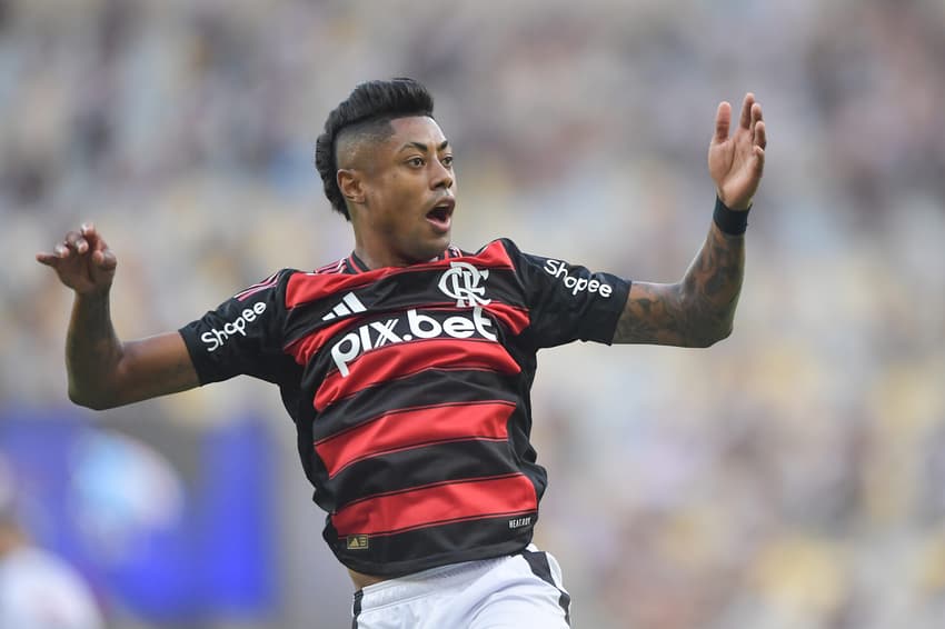 Bruno Henrique em ação no jogo do Flamengo contra o Vasco pela semifinal do Carioca 2025 Foto: Thiago Ribeiro/AGIF