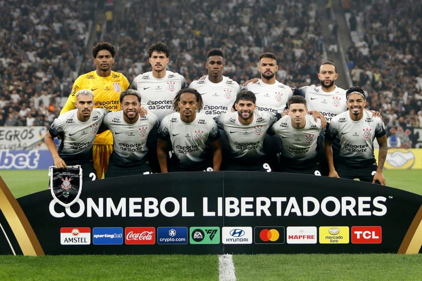 FBL-LIBERTADORES-CORINTHIANS-BARCELONA