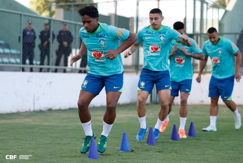 Endrick foi um dos que foram a campo no 1º treino da Seleção