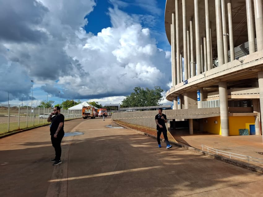 Samu e Corpo de Bombeiros atenderam a ocorrência no Mané Garrincha 