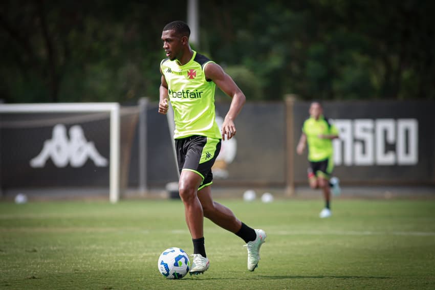 Rayan em jogo-treino do Vasco contra o Maricá