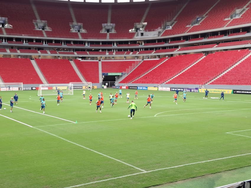 Brasil fez primeiro treino no Mané Garrincha visando jogo com a Argentina