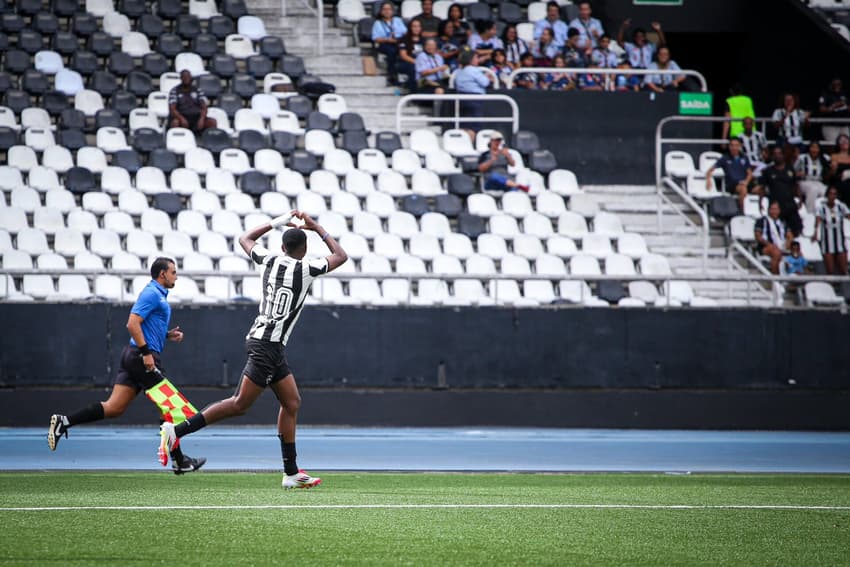 Yarlen marcou os gols do Botafogo sobre o América pela Copa Rio Sub-20