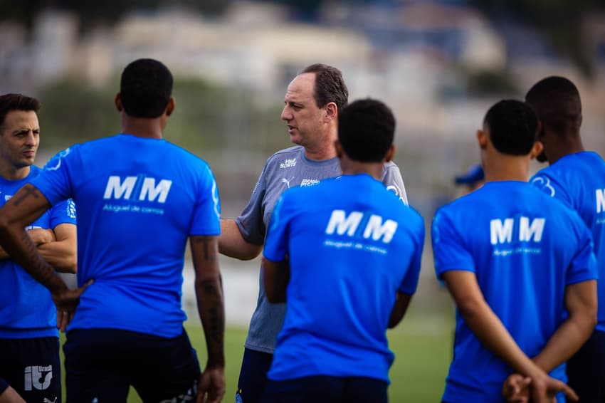 Rogério Ceni passa instruções em treino do Bahia Foto: Letícia Martins / EC Bahia