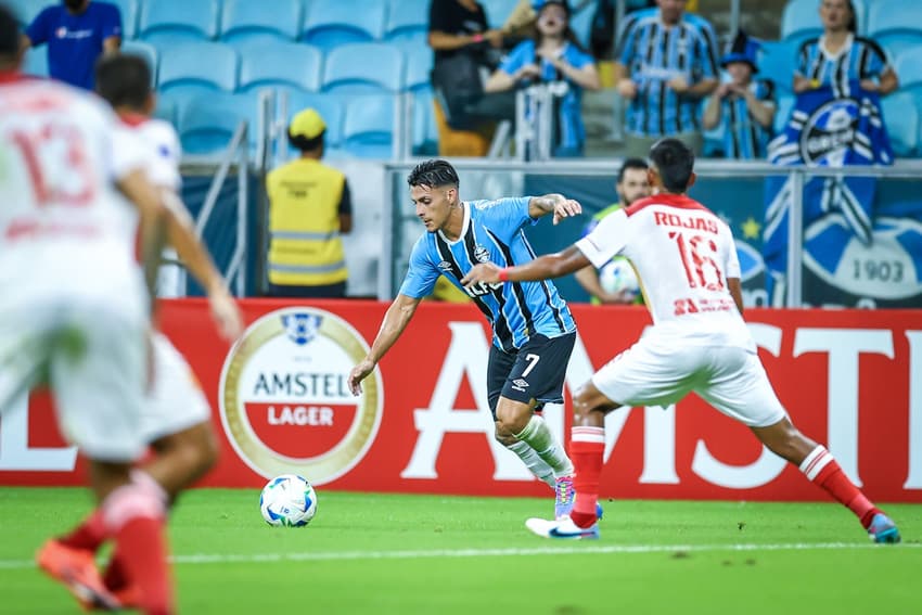 Pavón deu cruzamento para Arezo marcar o primeiro gol do Grêmio sobre o Atlético Grau. (Foto: Lucas Uebel/Grêmio FBPA)