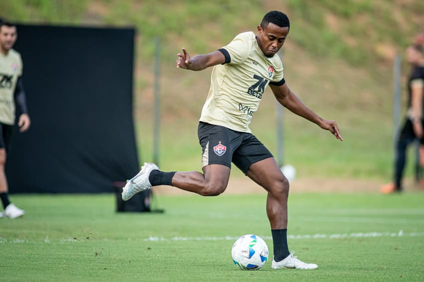 Carlos Eduardo em treino do Vitória Foto: Victor Ferreira / EC Vitória