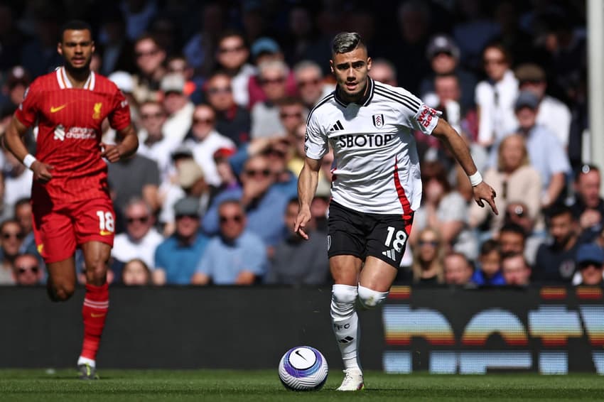 Andreas Pereira em ação em Fulham x Liverpool