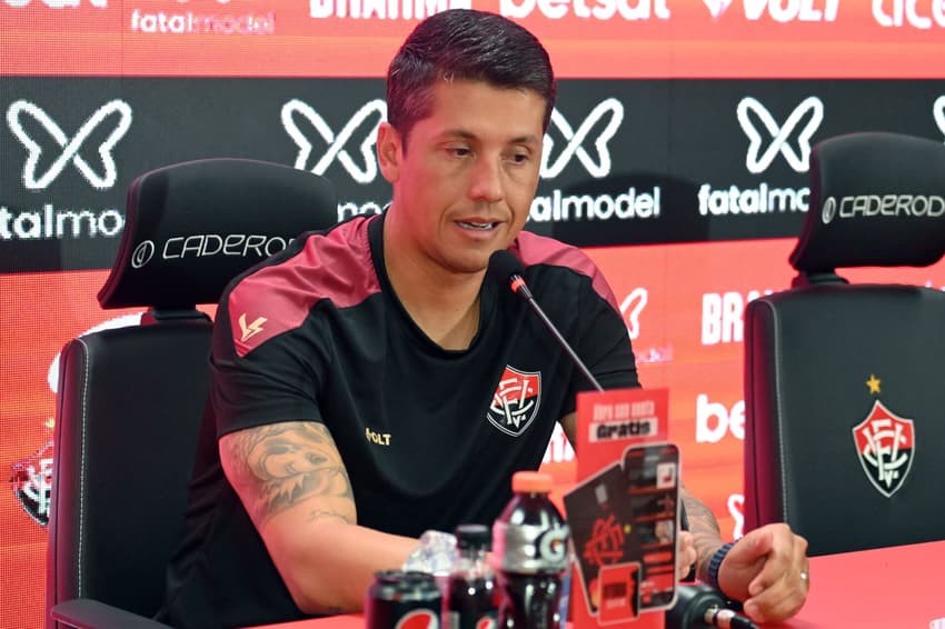 Thiago Carpini em entrevista coletiva Foto: Walmir Cirne/AGIF