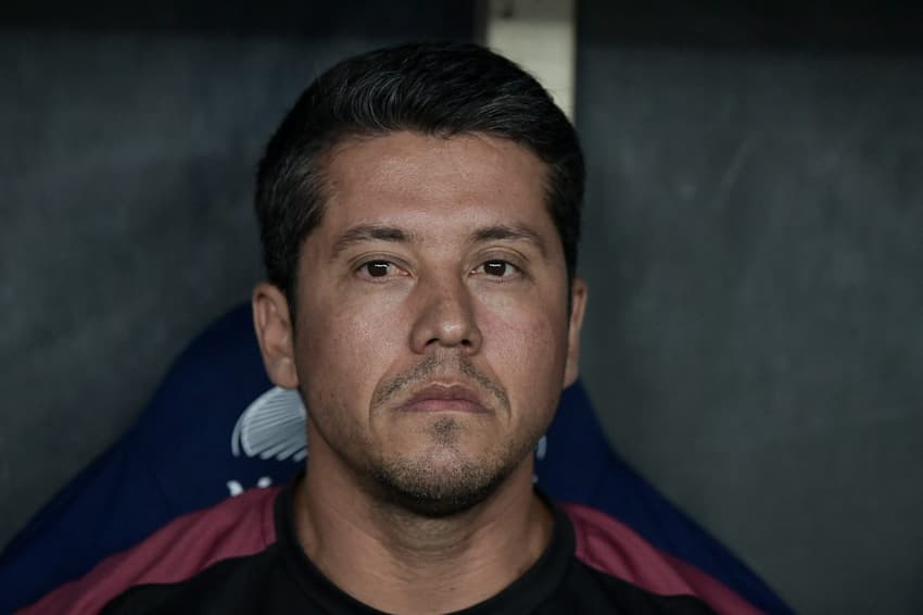 Thiago Carpini durante partida contra o Fluminense no Maracanã Foto: Thiago Ribeiro/AGIF