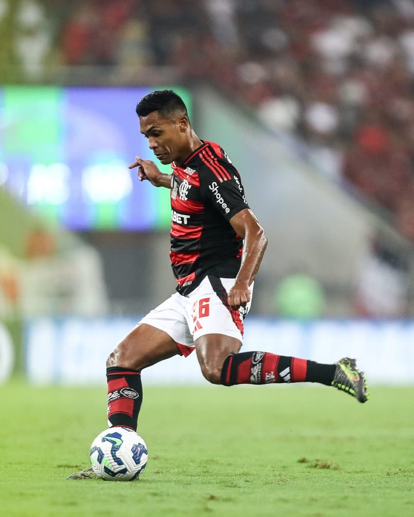 Alex Sandro em ação pelo Flamengo (Foto: Gilvan de Souza/Flamengo)