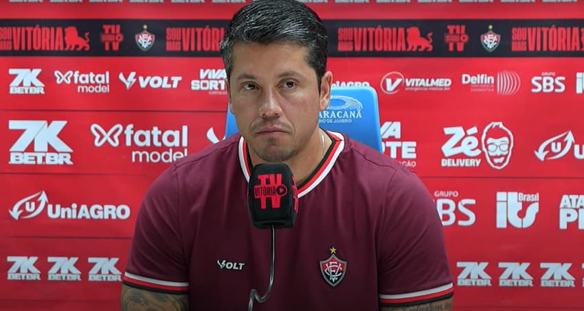 Thiago Carpini em entrevista coletiva Foto: Reprodução / TV Vitória