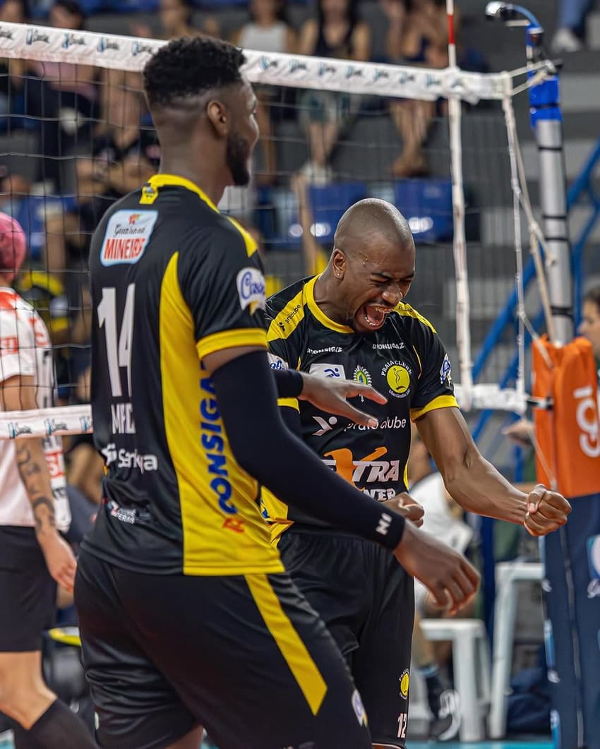 E DEU PRAIAAAA CLUBE-UBERLÂNDIA VÔLEI EM CASAA No 2º jogo das Quartas de Final da Superliga 24-25 VENCEMOS por 3 sets a 0 o Sesi Bauru. E QUE VENHA O 3º JOGOOOOO! Então, Quinta-feira (17-04) tem (6)