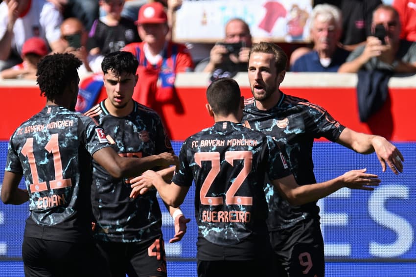 Kane comemora primeiro gol do Bayern sobre o Heidenheimer, pela 30ª rodada da Bundesliga