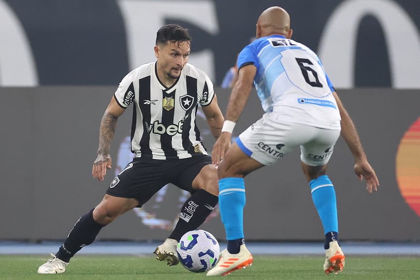 Artur foi um dos titulares do Botafogo na estreia da Copa do Brasil