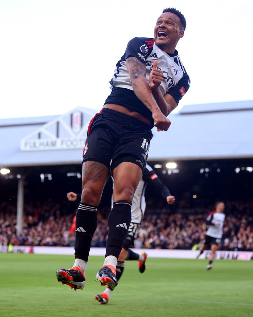 Rodrigo Muniz comemorando gol pelo Fulham