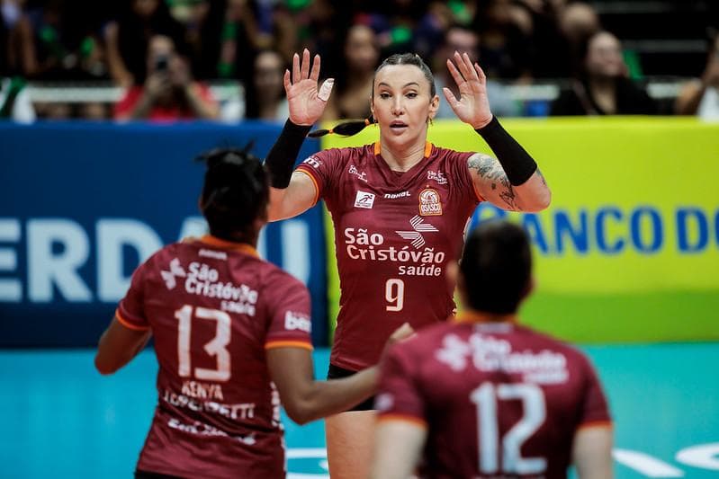 Aos 40 anos, Tifanny chega à primeira final de Superliga