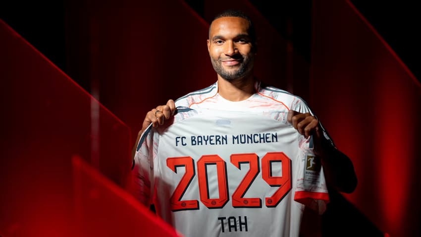 Jonathan Tah com a camisa do Bayern de Munique