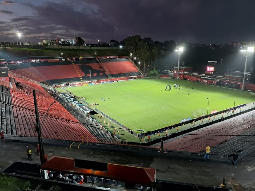 Barradão, estádio do Vitória, antes de jogo pela Sul-Americana Foto: Rafael Carmo / Lance!