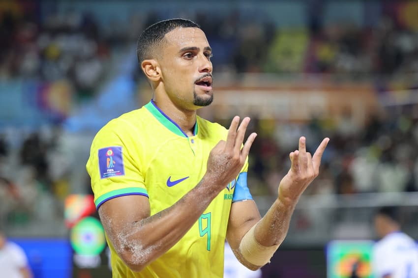 Rodrigo comemora o primeiro gol do Brasil na Copa do Mundo de futebol de Areia (Fifa)