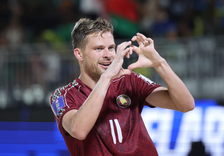 O bielorruso Aleh Hapon comemora um dos gols sobre Senegal (Alex Grimm - FIFA/FIFA)