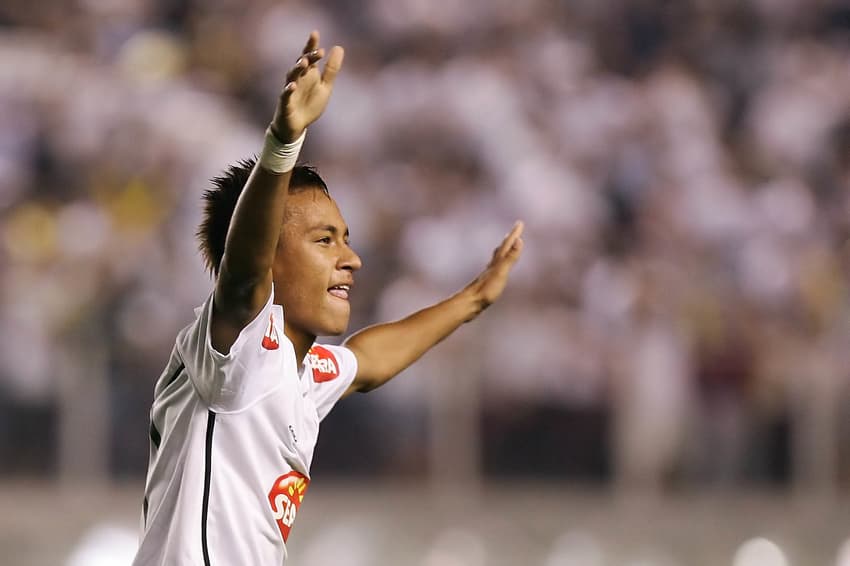 Neymar comemora gol contra o Vitória na final da Copa do Brasil 2010 Foto: Santos FC