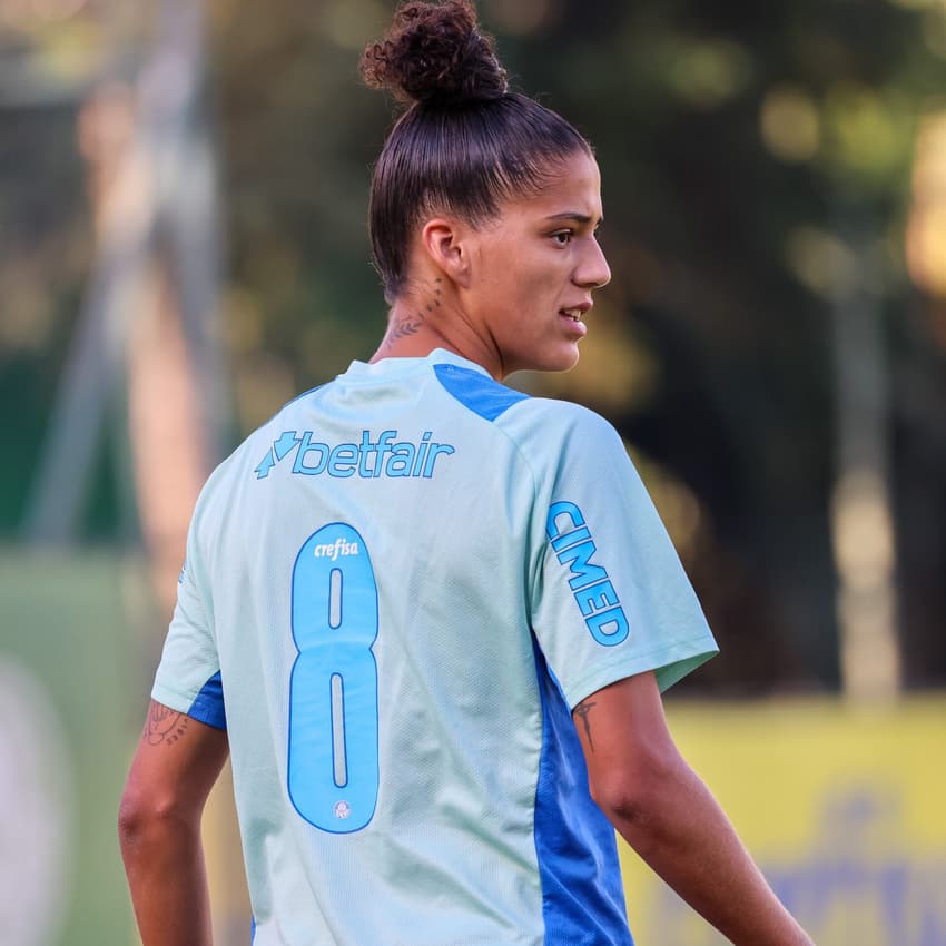Amanda Gutierres já vestiu a camisa oito do Verdão. (Foto: Priscila Pedroso/Palmeiras)