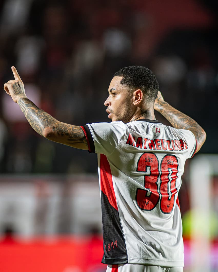 Matheuzinho comemora gol contra o Fortaleza pela Série A Foto: Victor Ferreira / EC Vitória